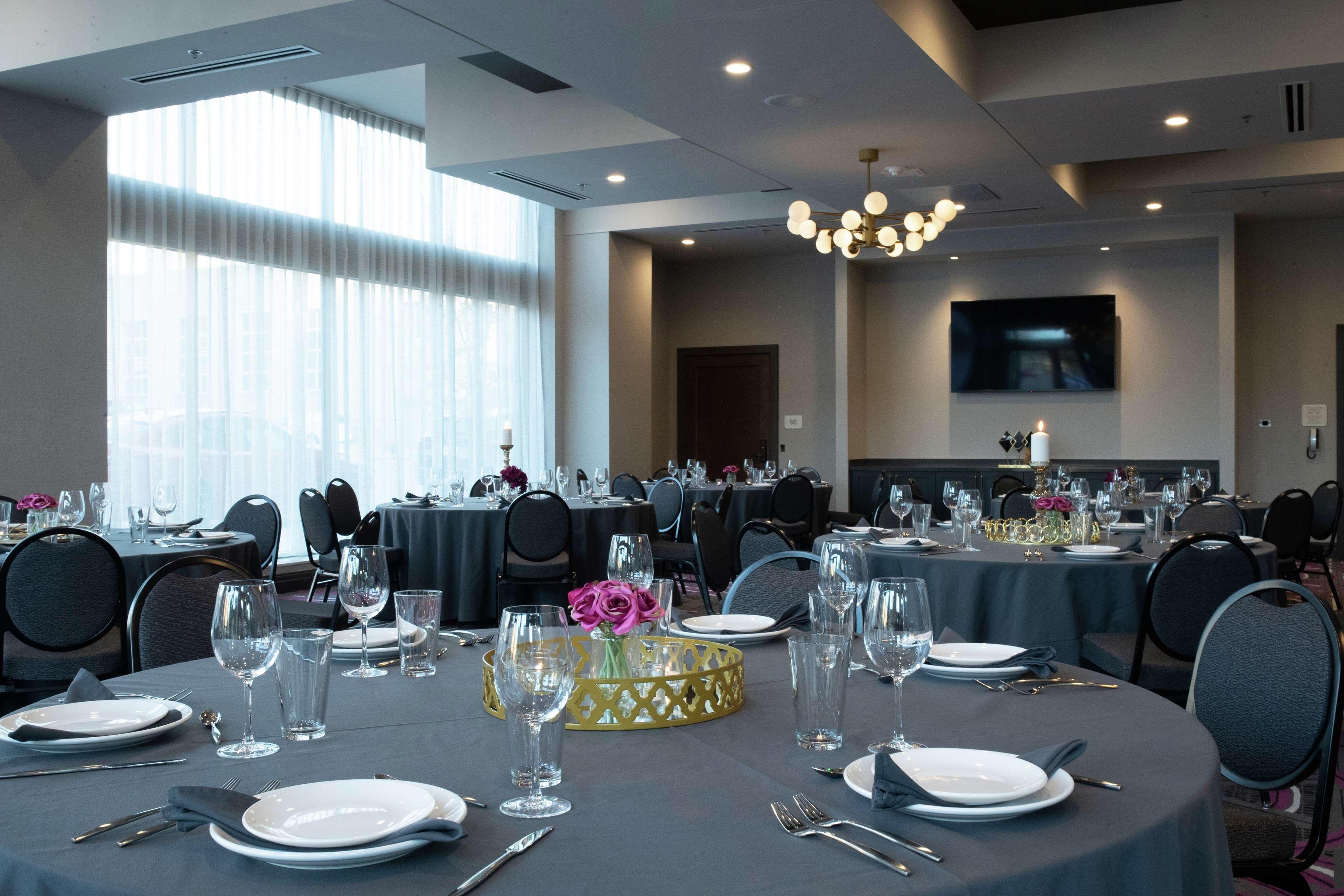 The Axis Moline Hotel, Tapestry Collection By Hilton Exteriör bild