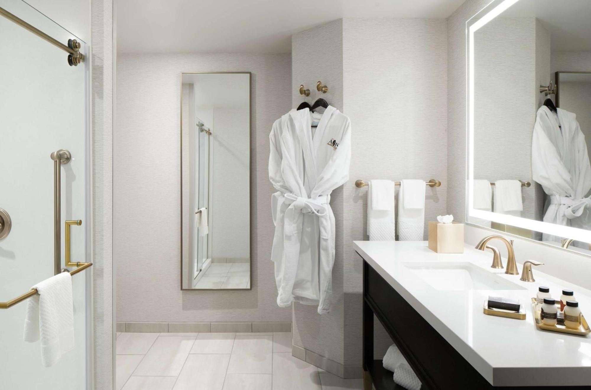 The Axis Moline Hotel, Tapestry Collection By Hilton Exteriör bild